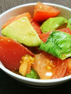 アボカドとトマトとレタスのわさびサラダ-レシピのメイン写真