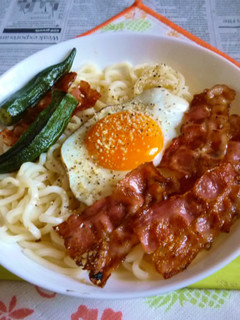 ベーコン&目玉焼き載せ冷やしうどん-レシピのメイン写真