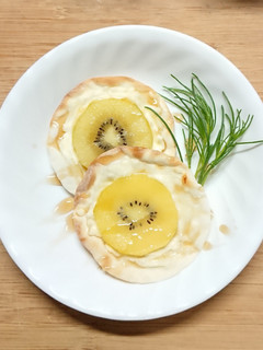 キウイとクリームチーズのミニスイーツピザ-レシピのメイン写真