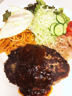 牛こま切れ肉♡でっかいハンバーグ〜♪-レシピのメイン写真