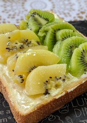 Wキウイ♡♡Honeyクリチトースト-レシピのメイン写真