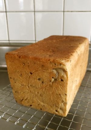 自家製酵母の角食パン★ごまチーズ-レシピのメイン写真