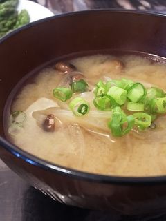 しんぷる☆冷凍しめじのおみそ汁-レシピのメイン写真