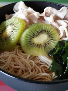 キウイ酢で豚しゃぶ素麺-レシピのメイン写真