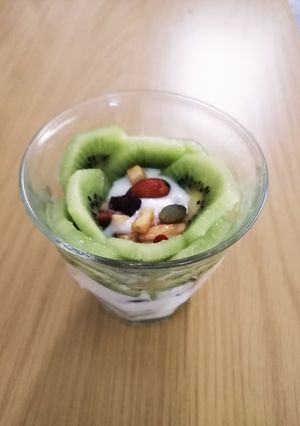 キウイとナッツのフルーツヨーグルト-レシピのメイン写真