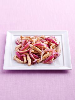 鶏むね肉と紫玉ねぎの深煎りごま炒め-レシピのメイン写真