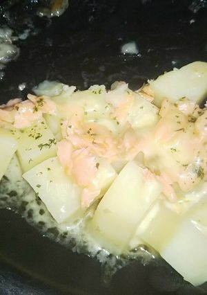 簡単手抜きじゃがいもと鮭のチーズ乗せ！-レシピのメイン写真