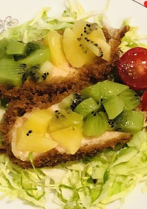 サクサクカニクリームコロッケのキウイ乗せ-レシピのメイン写真