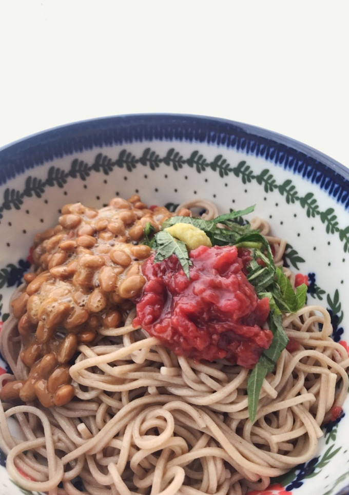 梅とシソと納豆 de 冷たいお蕎麦-レシピのメイン写真