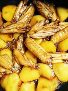 新じゃがと手羽中の煮っころがし-レシピのメイン写真