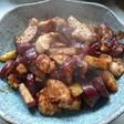 『サツマイモと鶏胸肉のバルサミコ酢炒め』