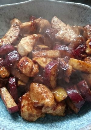 『サツマイモと鶏胸肉のバルサミコ酢炒め』-レシピのメイン写真