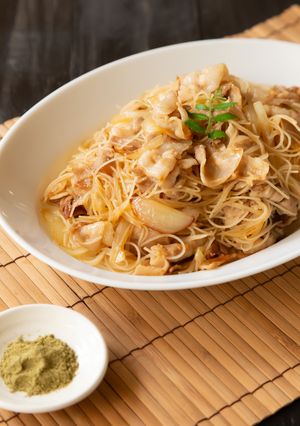 うなぎのたれで簡単おかず♪豚かばビーフン-レシピのメイン写真