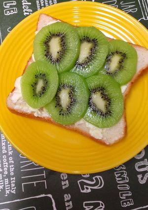 ゼスプリキウイでチーズケーキ風食パン-レシピのメイン写真