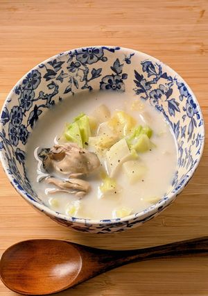 じゃがいもと牡蠣と春キャベツの豆乳スープ-レシピのメイン写真