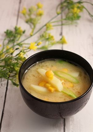簡単！みそバターコーンのお味噌汁-レシピのメイン写真