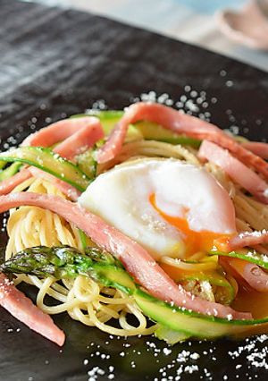 シャウベーコロンとアスパラと温玉のパスタ-レシピのメイン写真