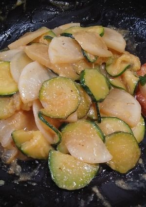 大根ズッキーニ味噌バター炒め物(簡単)-レシピのメイン写真