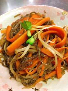 こんにゃくともやしとにんじんの甘辛炒め-レシピのメイン写真