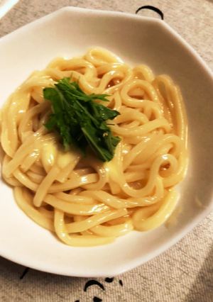 チンして混ぜるだけ！汁なしチーズうどん♪-レシピのメイン写真