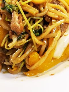 豚肉ロースこってり焼きリメイク♪焼きそば-レシピのメイン写真