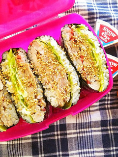 蒸し塩豚でたんぱく質たっぷりおにぎらず-レシピのメイン写真
