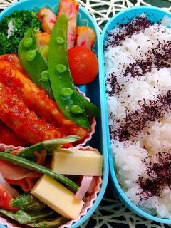 お弁当のごはんにゆかりふりかけ♪-レシピのメイン写真