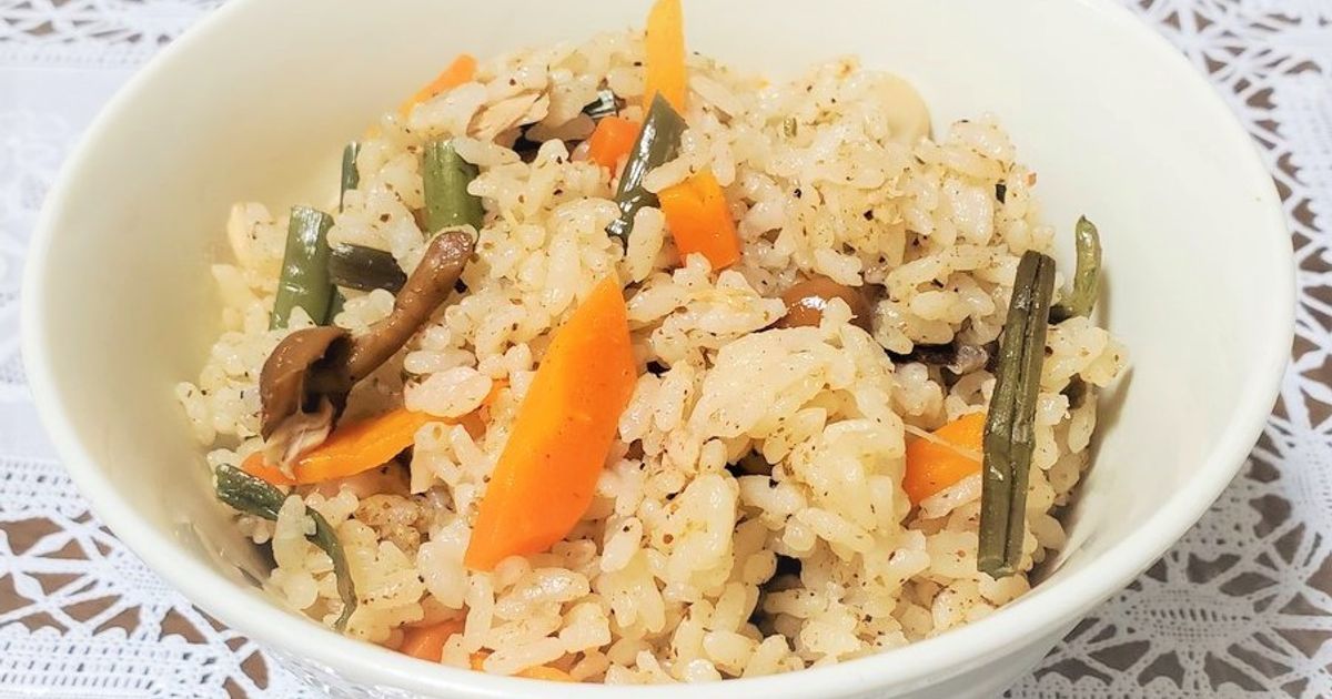 ツナ山菜炊込みご飯【本クエだし】：よか魚 by よか魚 【クックパッド