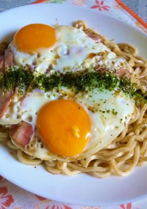 Wベーコンエッグ載せ冷やしうどん胡麻ダレ-レシピのメイン写真
