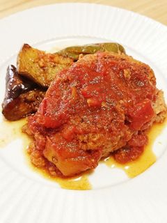 トマト缶で煮込みハンバーグ-レシピのメイン写真