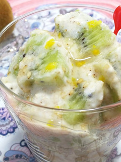 栄養満点!キウイの ごまヨーグルト和え-レシピのメイン写真