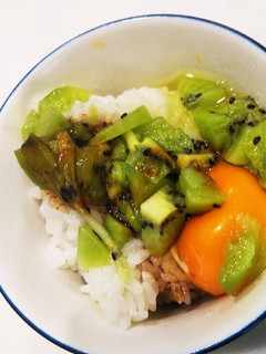 キウイ入り卵かけご飯、醤油味-レシピのメイン写真