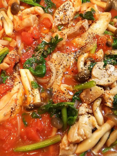 鶏肉とほうれん草としめじのトマト煮-レシピのメイン写真
