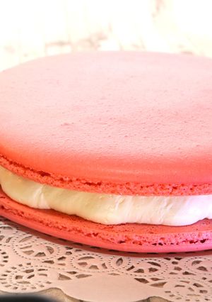 巨大マカロンケーキ(苺のトゥンカロン)-レシピのメイン写真