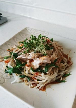 もやしとニラのピリ辛豚しゃぶサラダ*✩-レシピのメイン写真