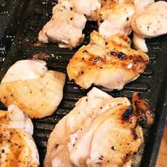 รูปของ 鶏もも肉の塩レモン焼き