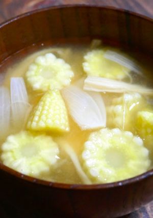 ヤングコーンと新玉ねぎの味噌汁-レシピのメイン写真