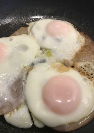 鉄フライパンでカリッと目玉焼き-レシピのメイン写真