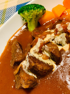 お家でレストラン!牛肉の赤ワイン煮込み-レシピのメイン写真