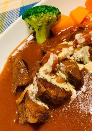 お家でレストラン!牛肉の赤ワイン煮込み-レシピのメイン写真