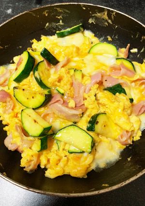 ズッキーニとベーコンのチーズオムレツ-レシピのメイン写真