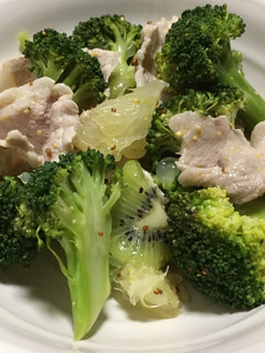 ブロッコリーと豚肉のフルーツ入りサラダ-レシピのメイン写真