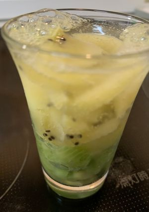 キウイ＆サワー（アルコールor炭酸水）-レシピのメイン写真