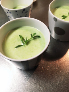 グリーンピースの冷たいスープ-レシピのメイン写真