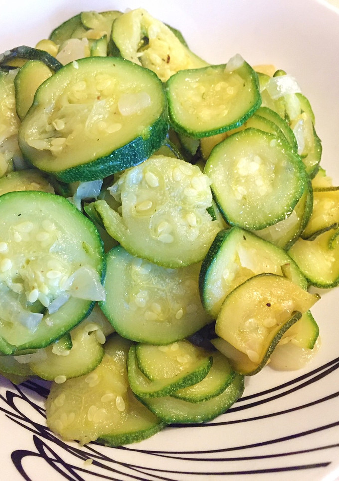 ズッキーニと玉ねぎの野菜炒め-レシピのメイン写真