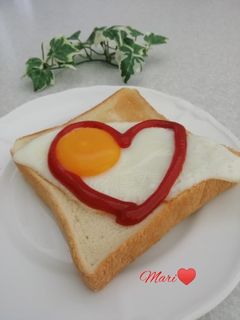 長女作☆目玉焼きのっけトースト-レシピのメイン写真