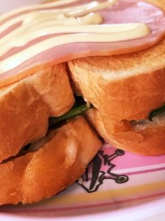 中身なんだろな食パン★-レシピのメイン写真