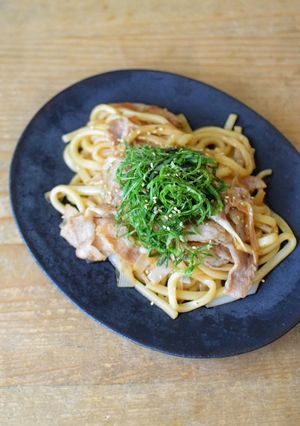 豚バラとネギのニンニクぽん酢焼うどん-レシピのメイン写真