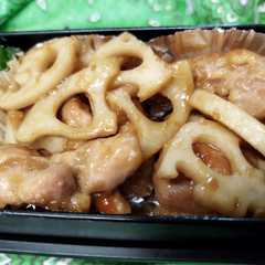 รูปของ 鶏もも肉とレンコンの照り煮