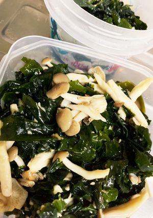 水溶性食物繊維！ワカメとキノコの梅肉和え-レシピのメイン写真